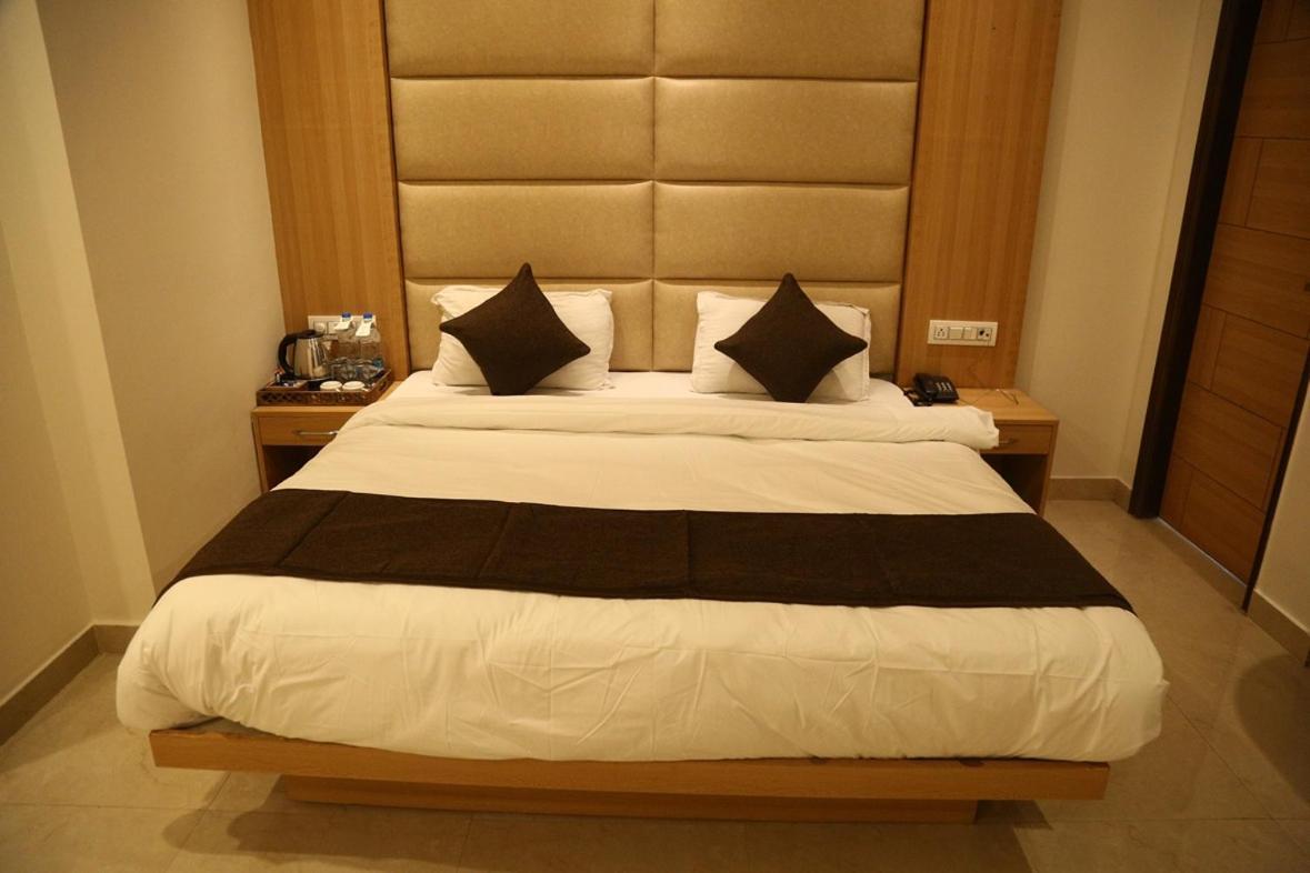 Hotel Shining Hills Masuri Exterior foto
